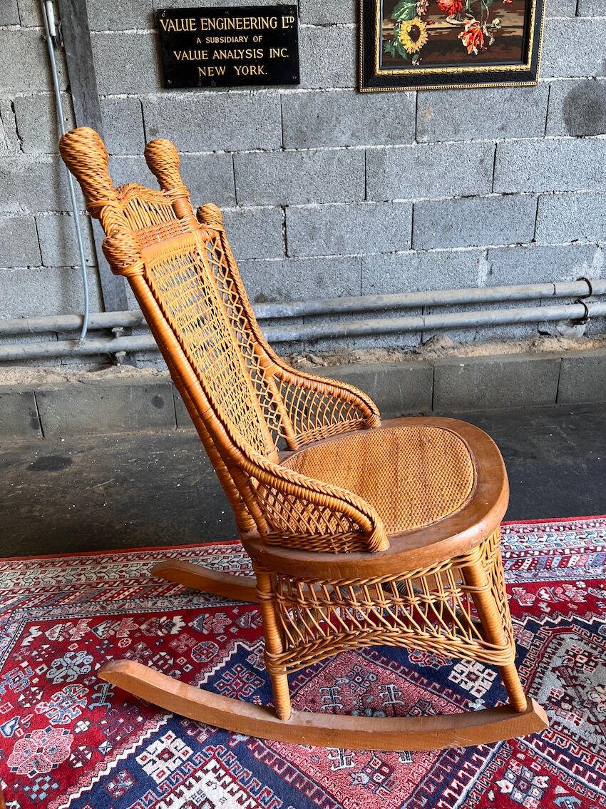 Rocking-chair / vintage rocking chair made of wood and wicker
