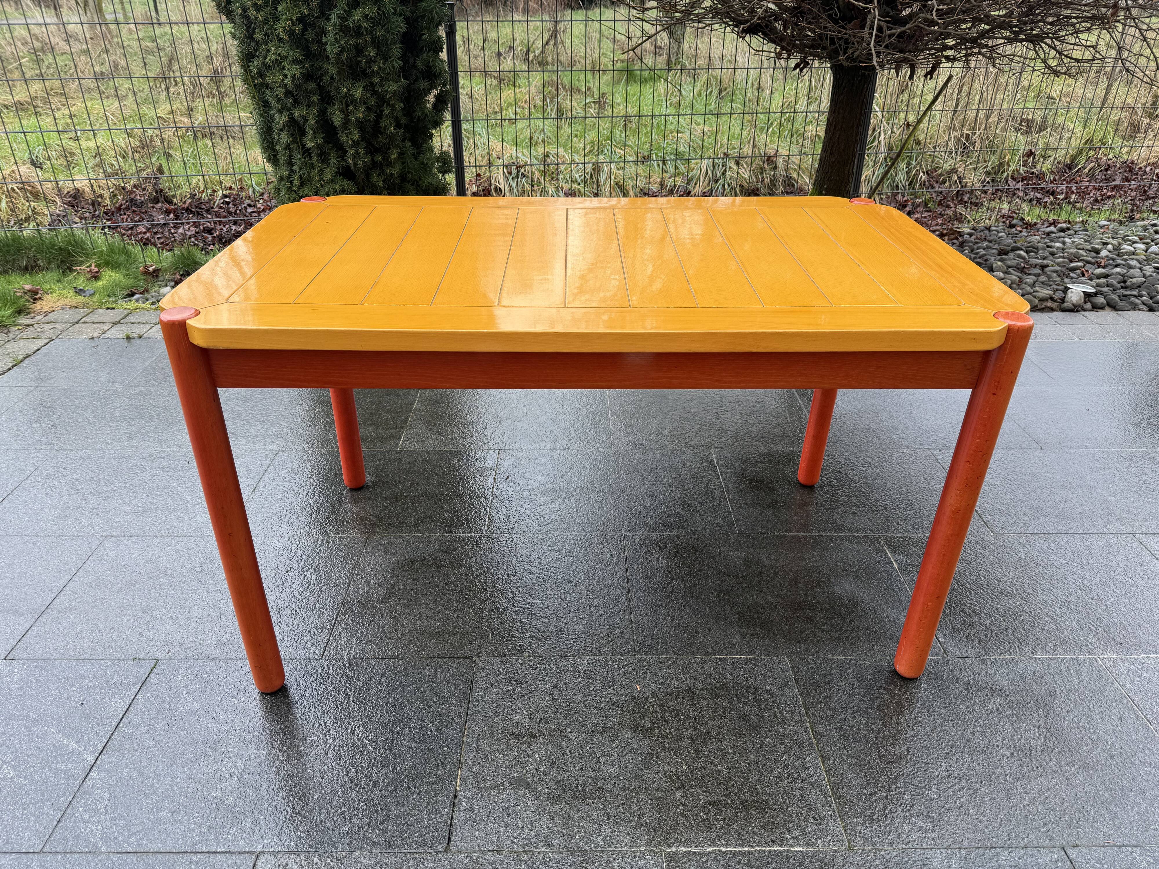 Tables à manger Vico Magistretti année 1960
