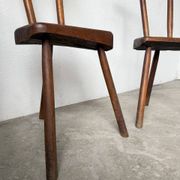 Paire de chaises tripodes savoyardes art populaire chêne