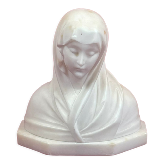 Sculpture in alabaster or marble.. young novice