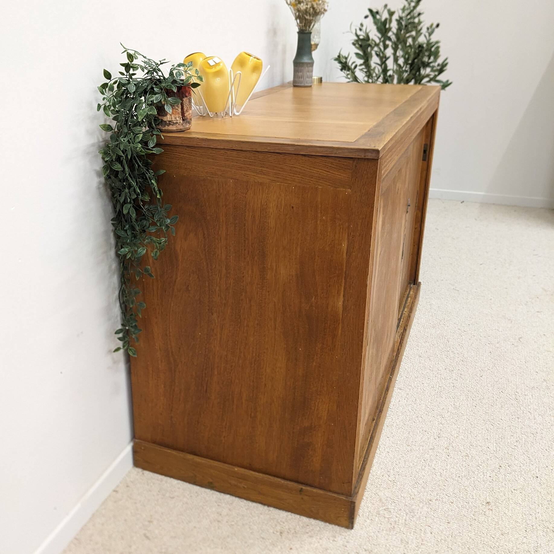 Vintage sliding door counter