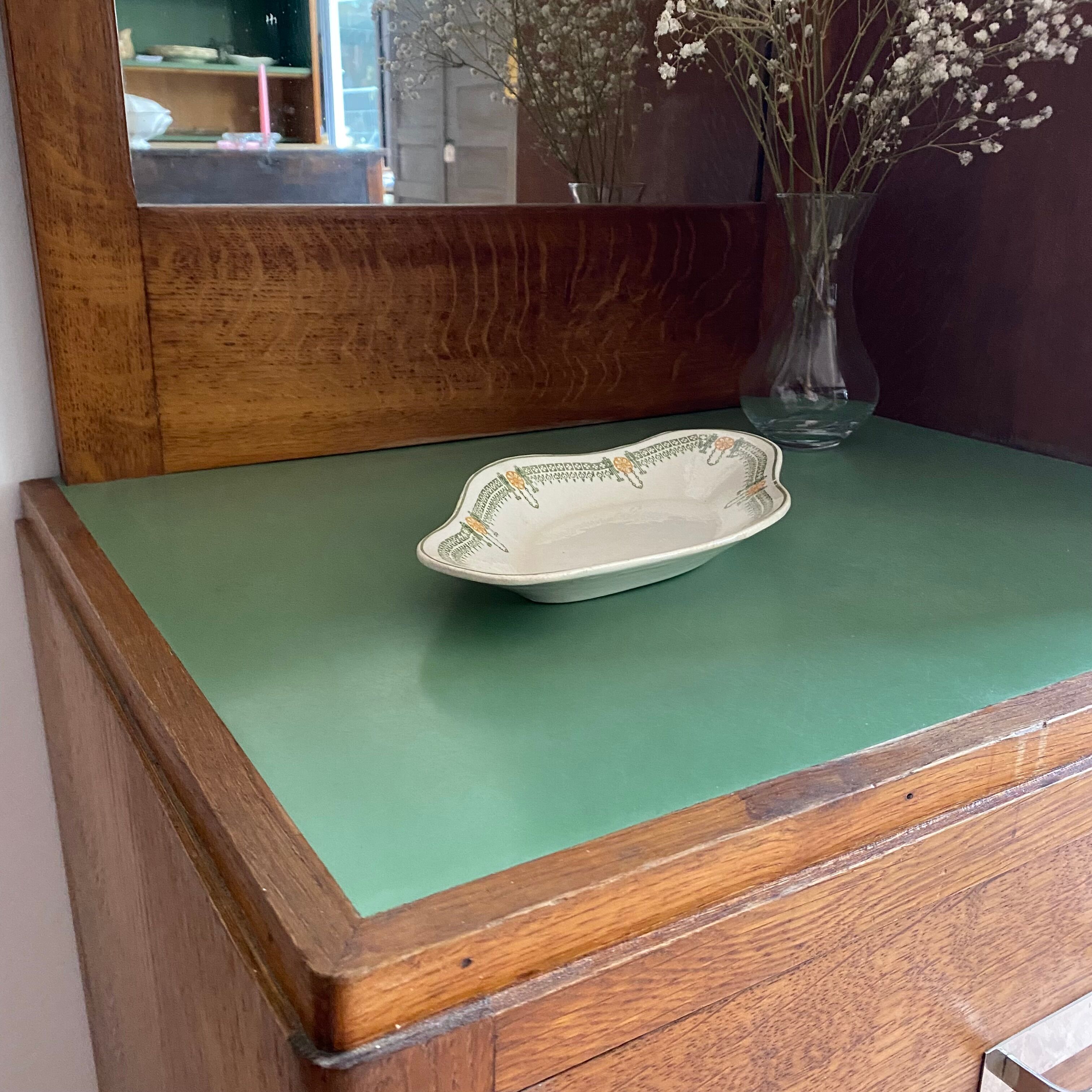 Asymmetrical cabinet