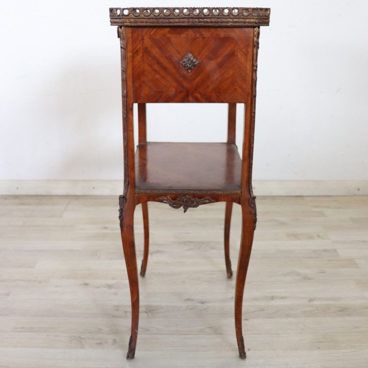 Table de nuit antique, Italie, fin du 19ème siècle
