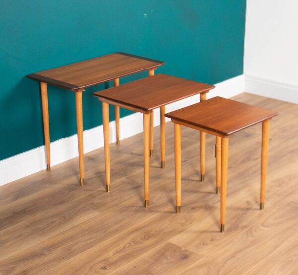 Ensemble rétro en teck des années 1960 de 3 tables gigognes par Torpe Mobelfabrikk, Tables basses Norvège