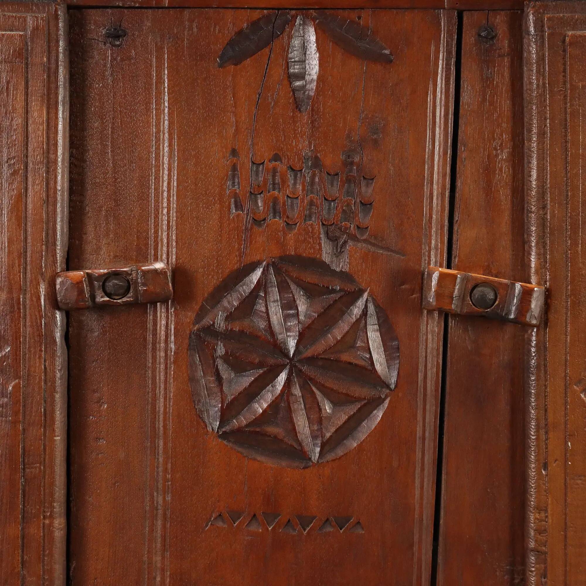 Antique buffet in walnut and chestnut, Spain, 19th century