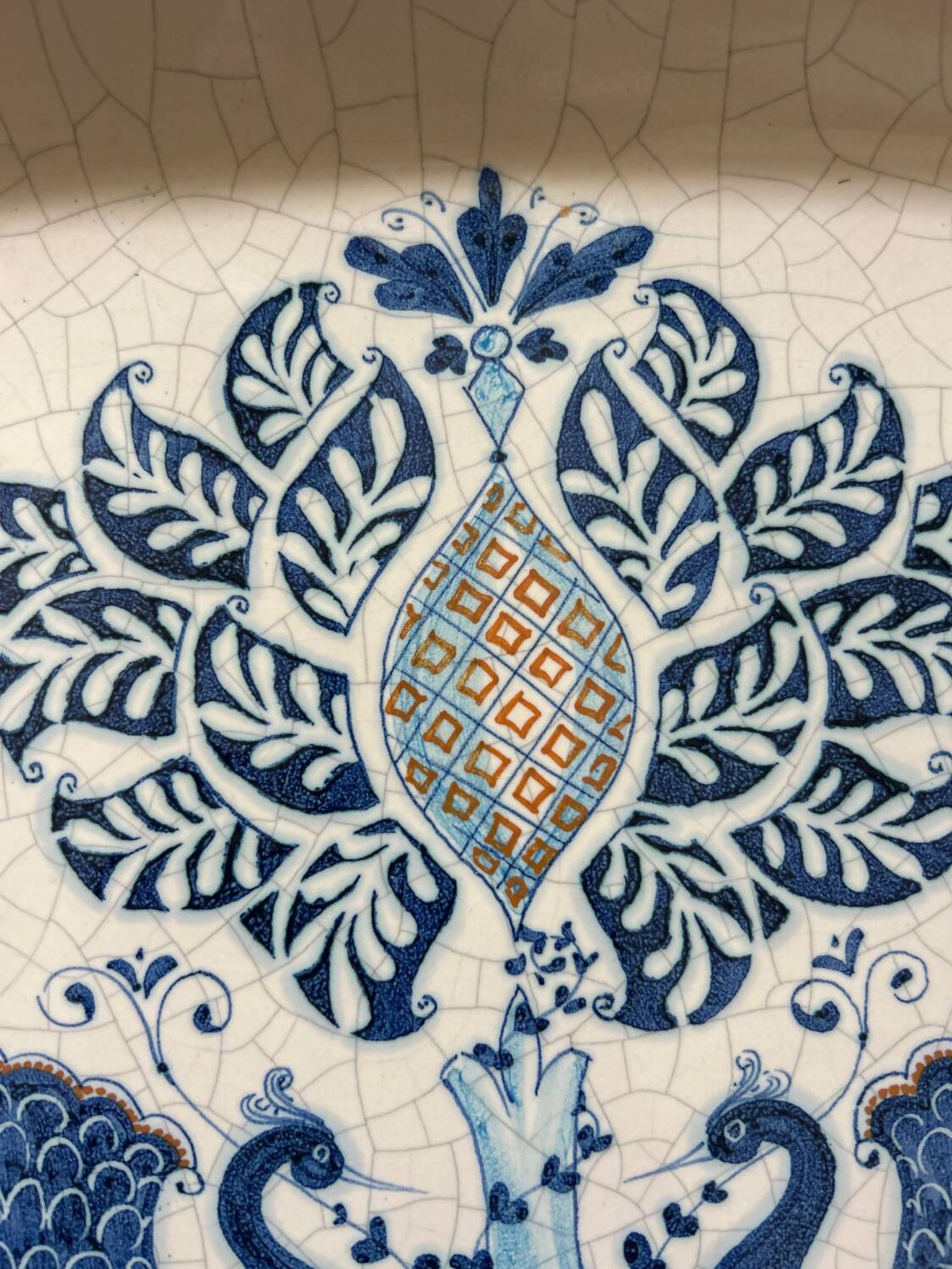 Dish for peacocks