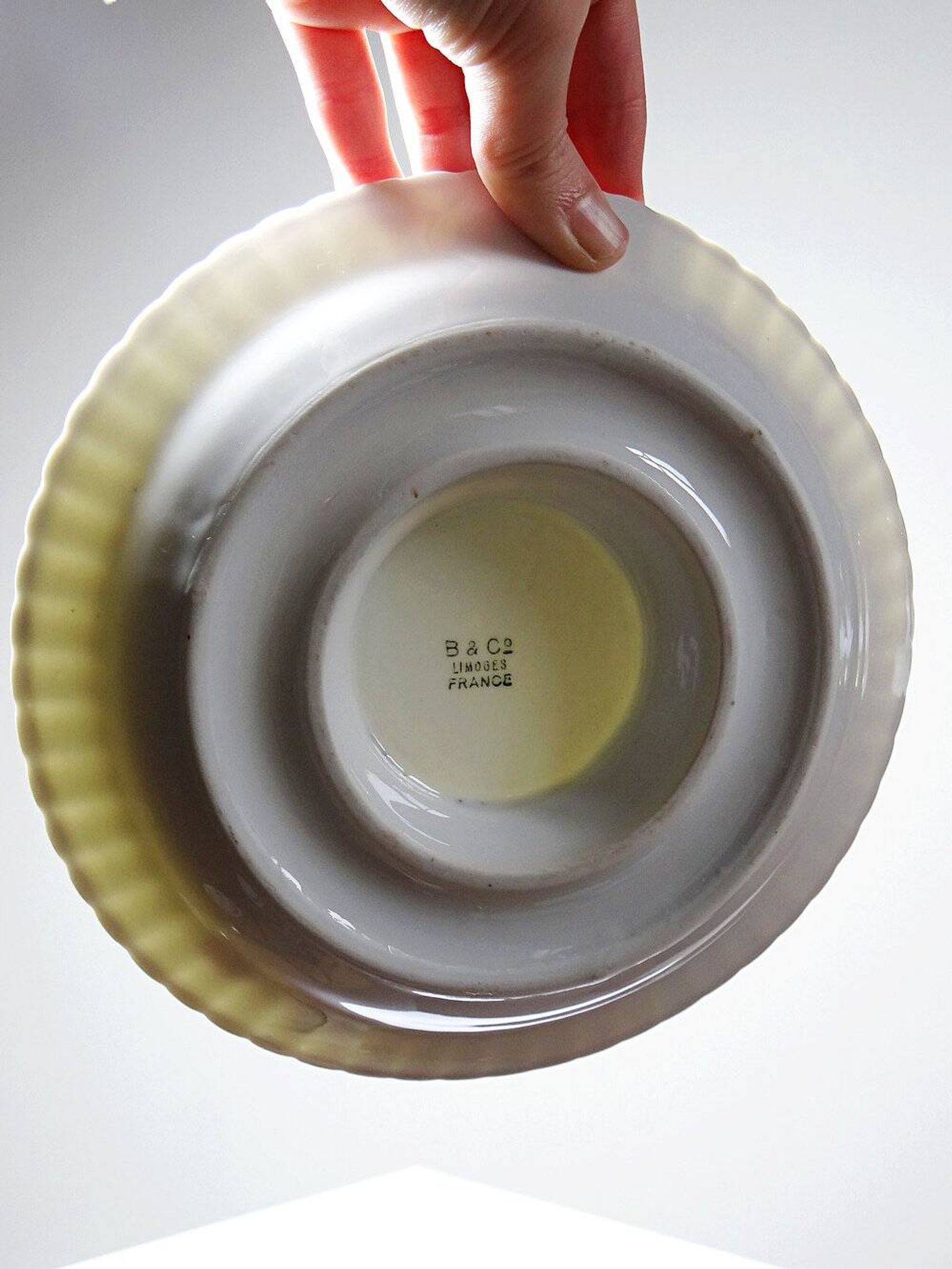 Bernardaud sauceboat Limoges porcelain with floral decoration from the 1920s to 1950s.