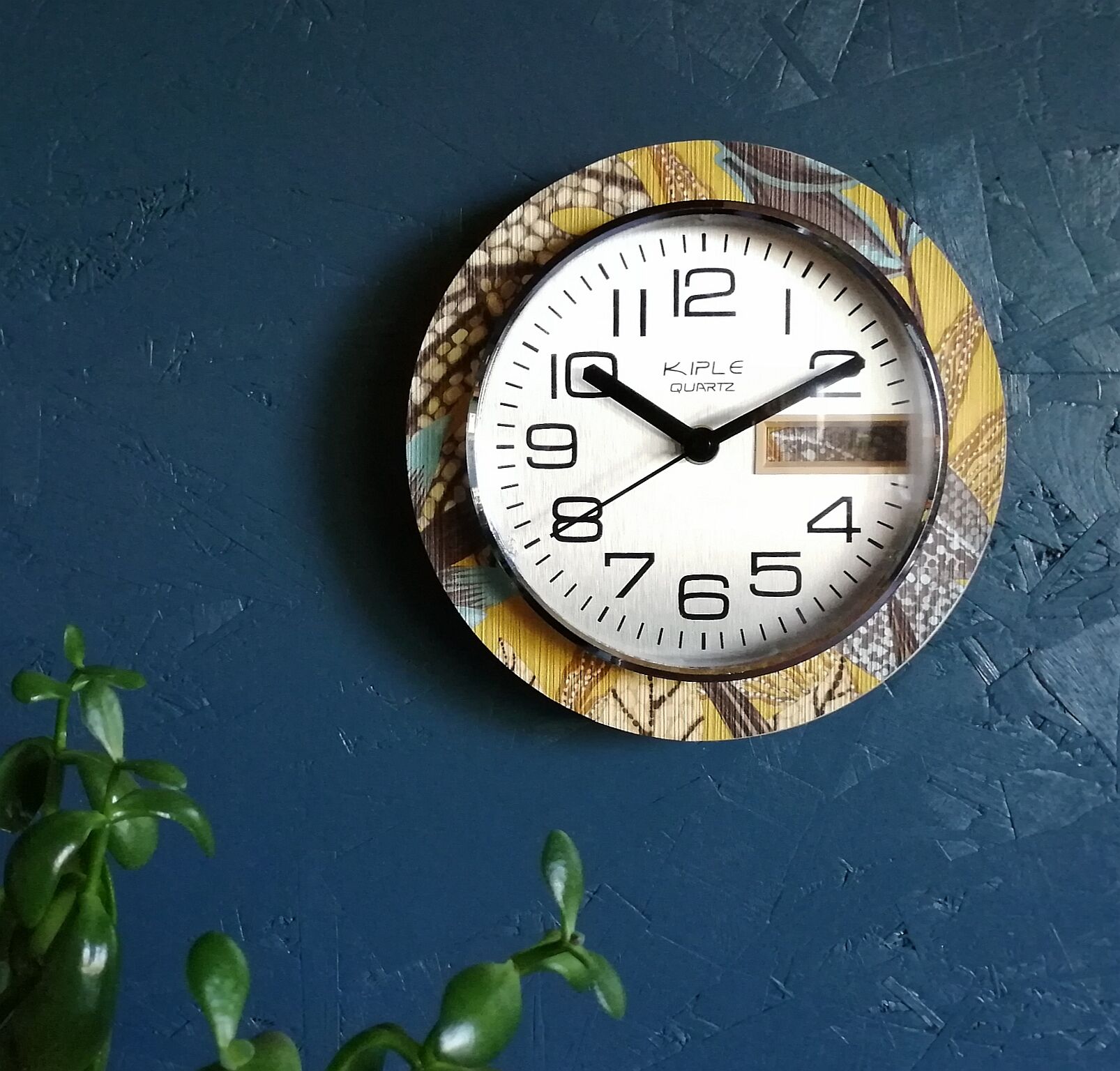 Clock formica vintage round silent wall clock "Kiplé yellow brown"