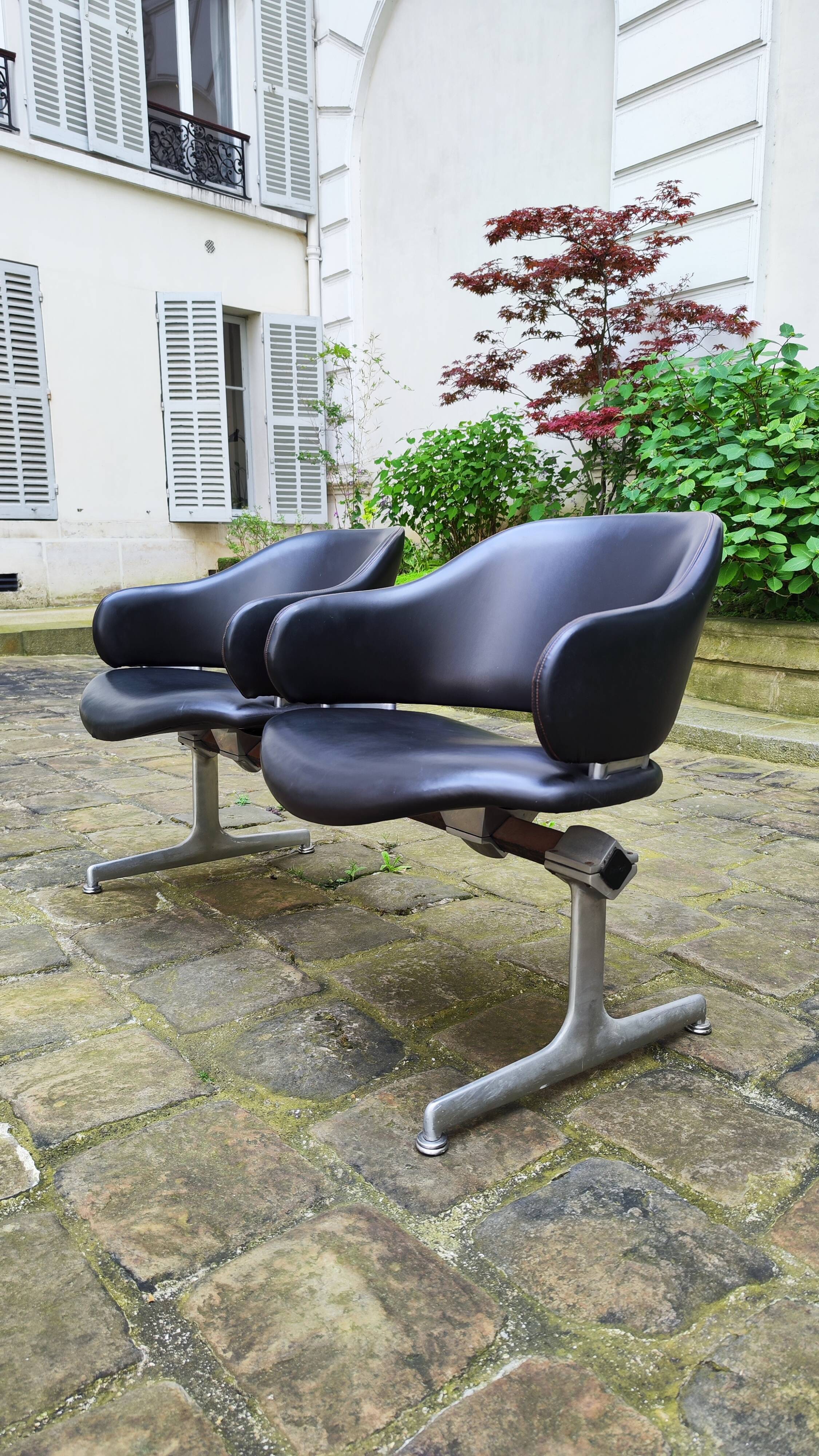 Two Double chairs armchairs leather benches Geoffrey Harcourt Artifort 60s