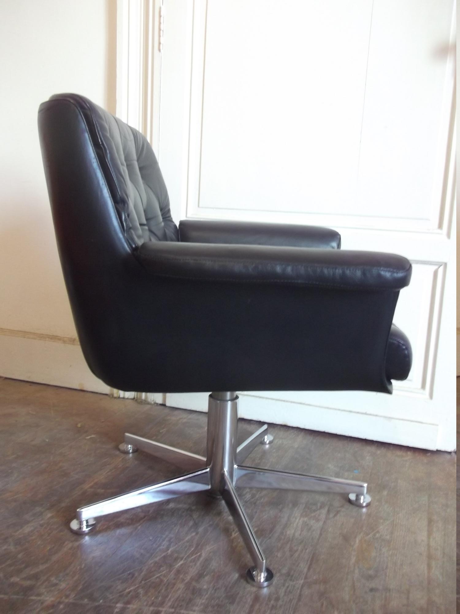 Airborne swivel armchair, 1970