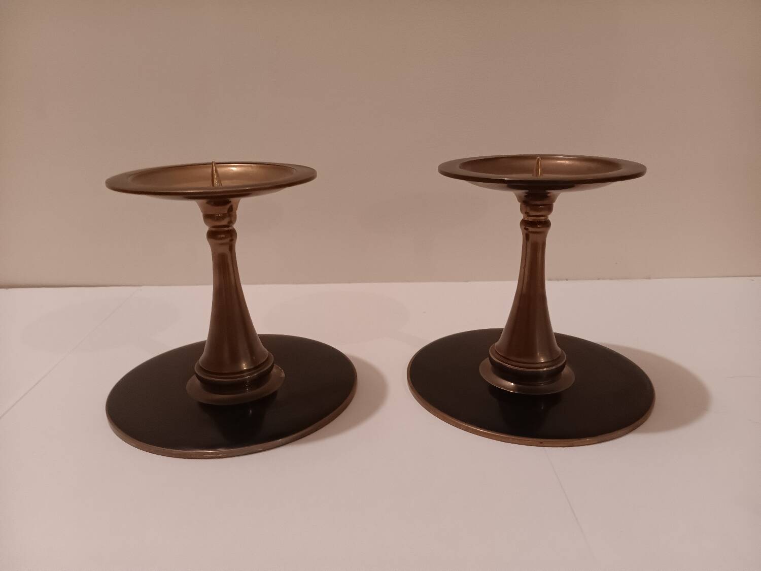 Paire bougeoirs noir laiton