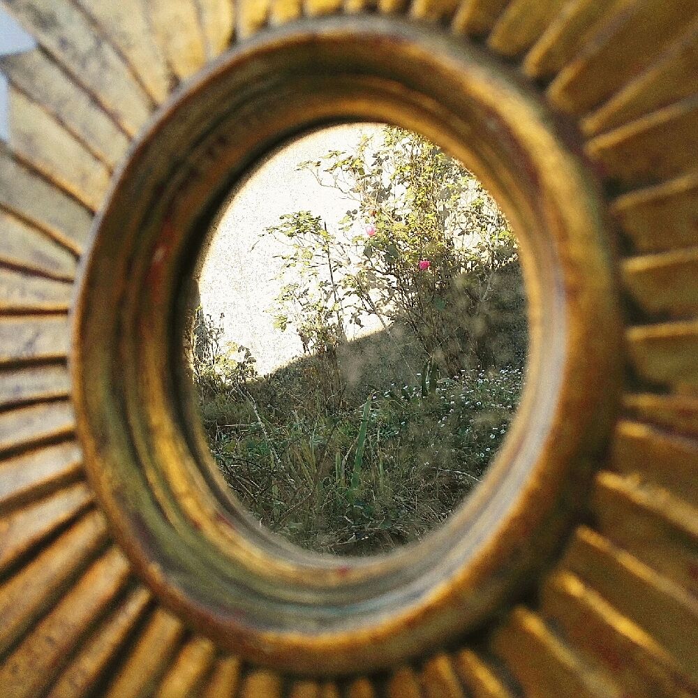 Sun mirror in gilded wood vintage decoration