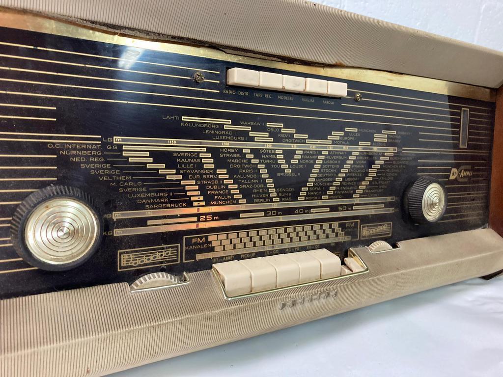 Vintage radio Philips, not working