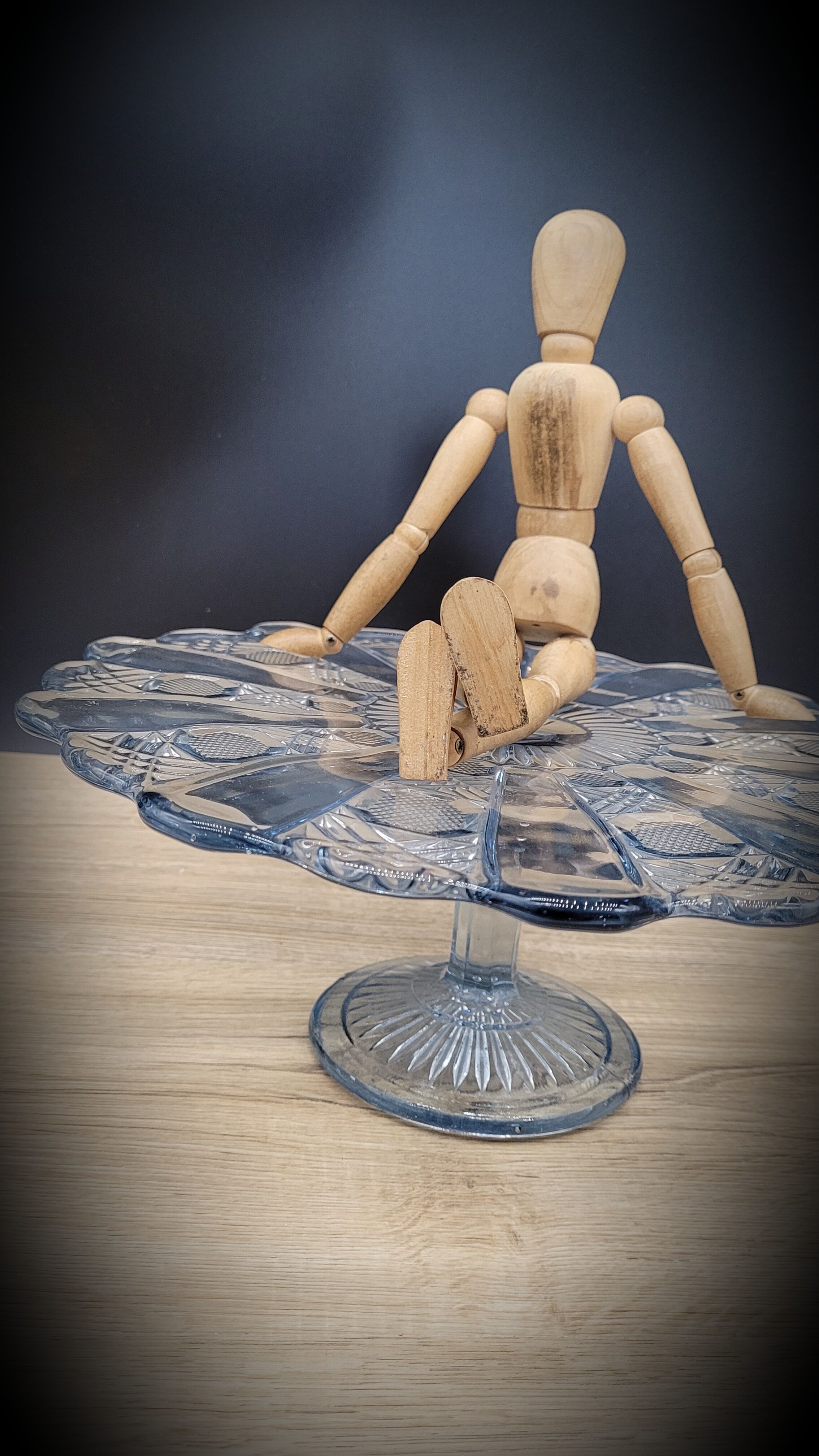 Pie dish or cake on foot blue molded glass