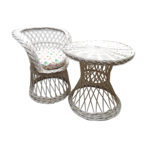 fauteuil et table en
