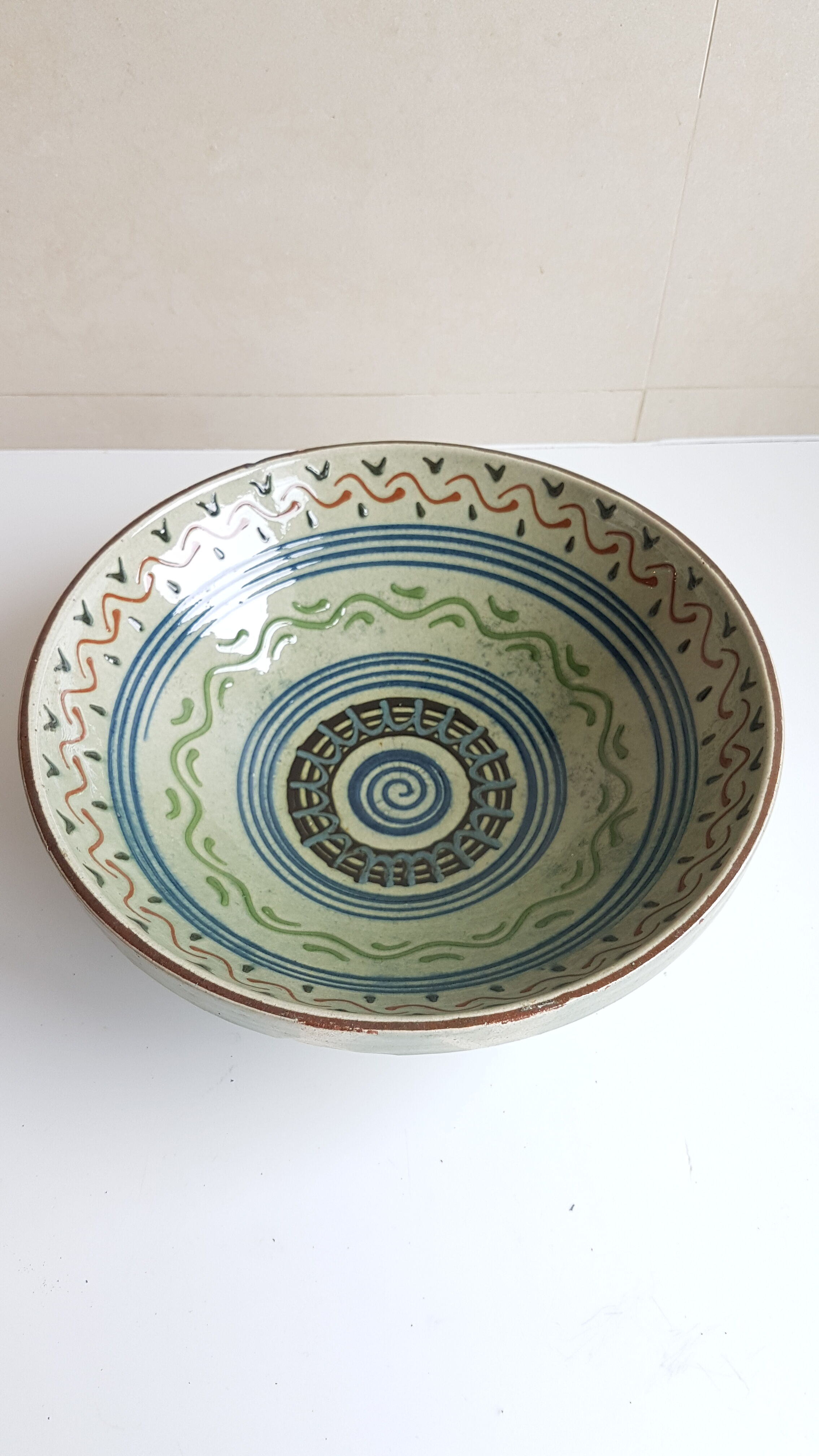 Former artisanal emailed dish