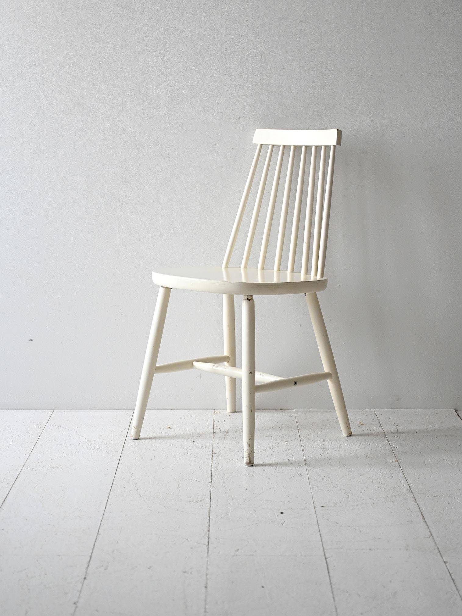 Set of 6 White Pinstolar Chairs