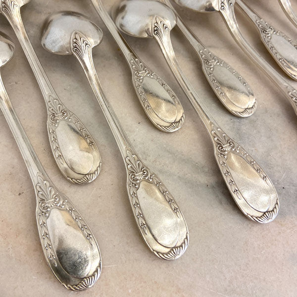 Series of 12 dessert spoons, silver metal