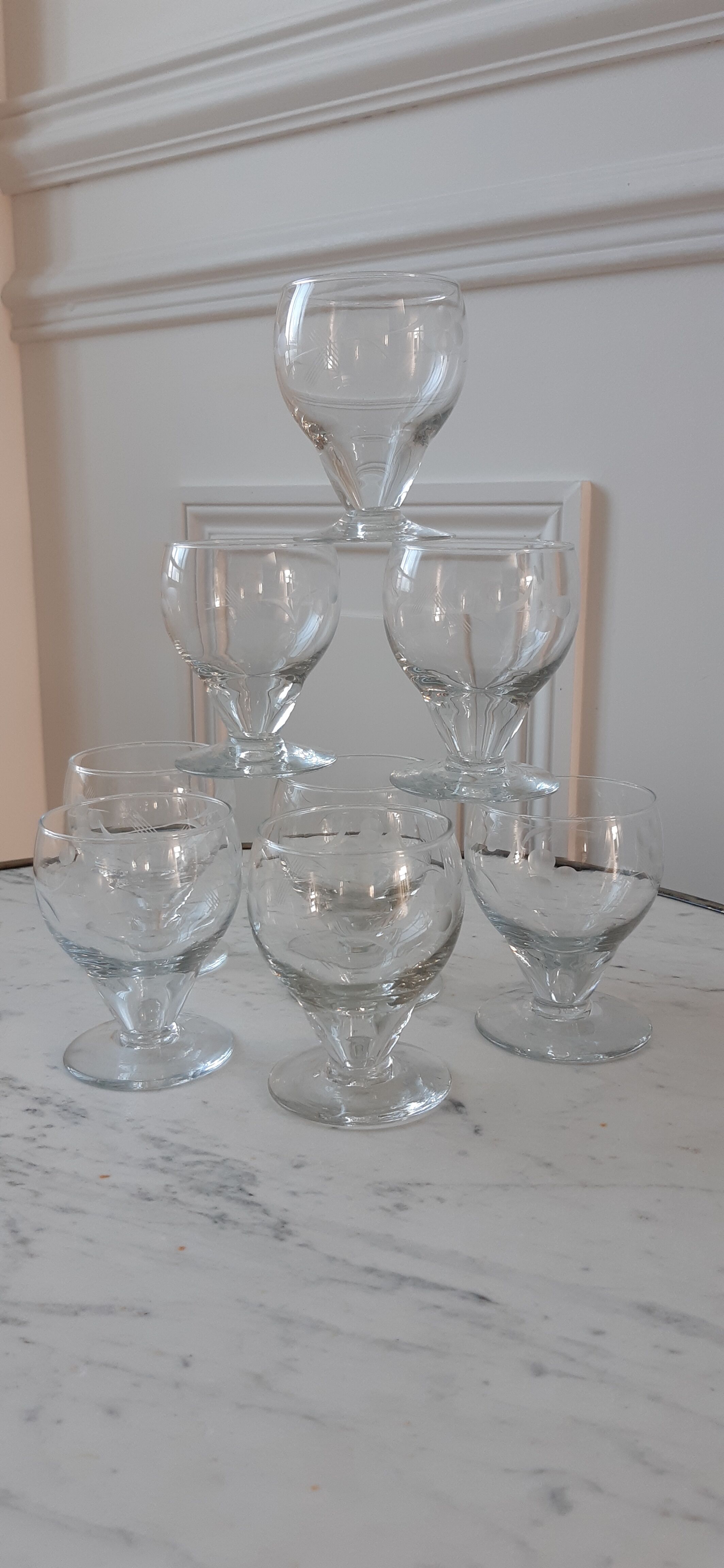 Set of 8 50s wine glasses in engraved crystal