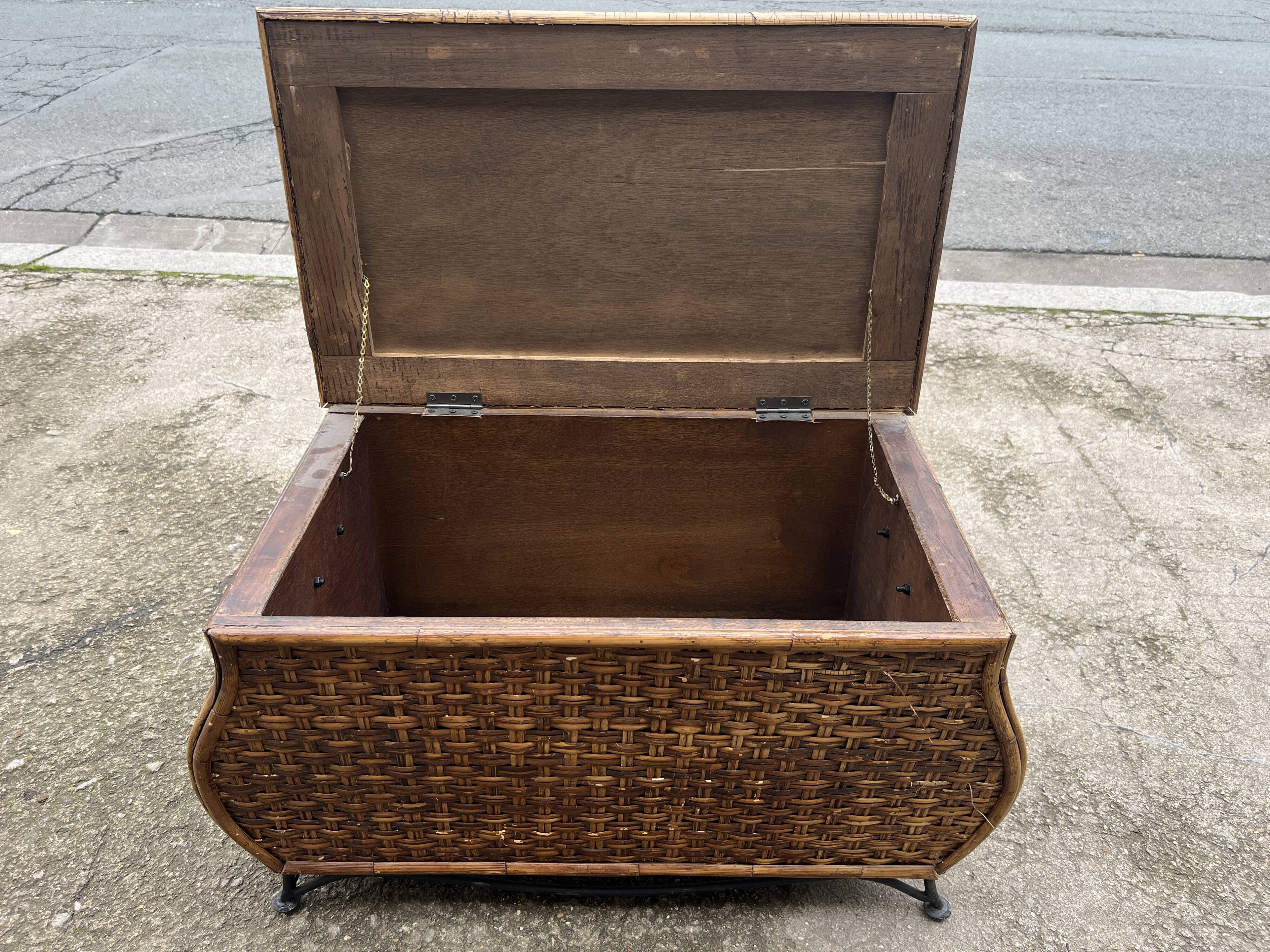 Rattan trunk in vintage wicker and wrought iron