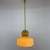 Suspension mid-century en laiton et verre, 1970s