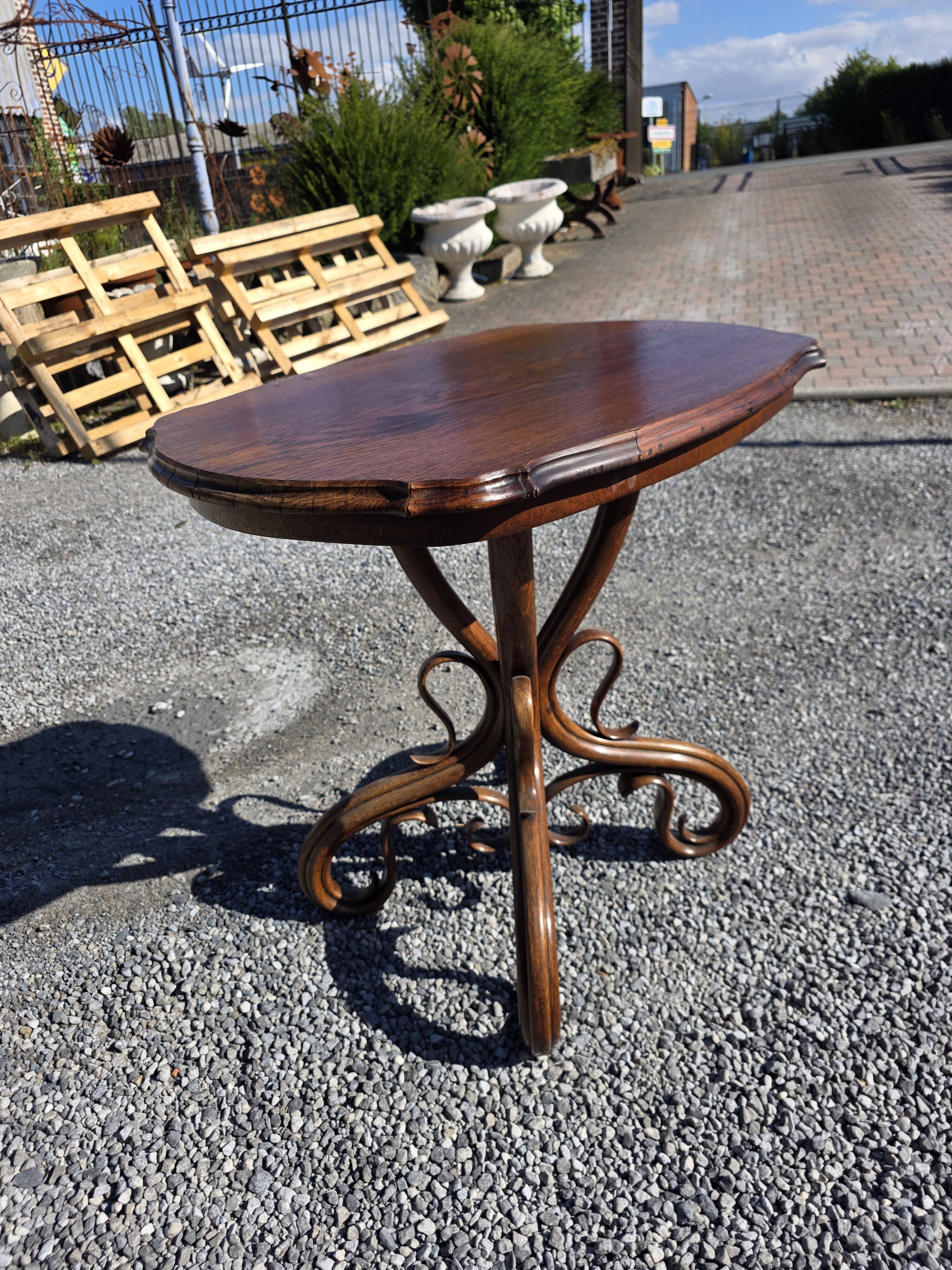 Thonet No. 1 curved wooden side table from the 19th century.