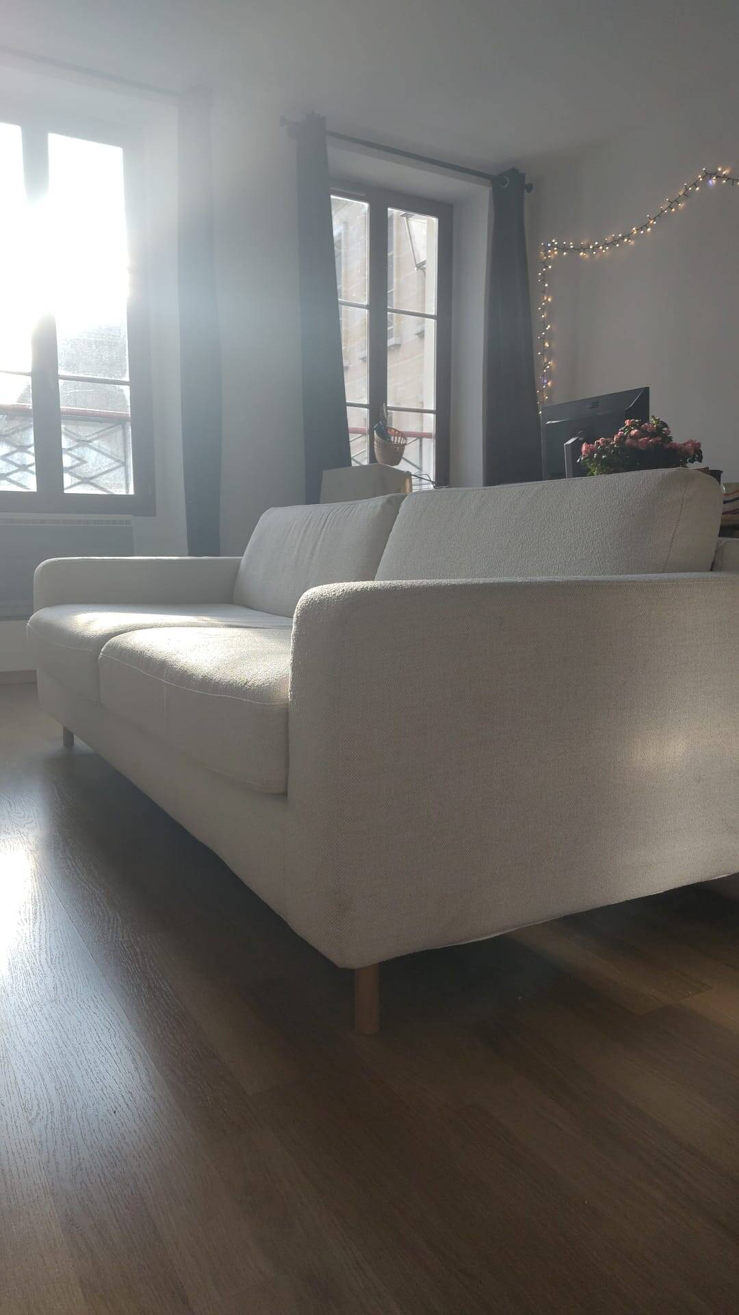 Bolia sofa bed, Scandinavia 3-seater with integrated wheels.