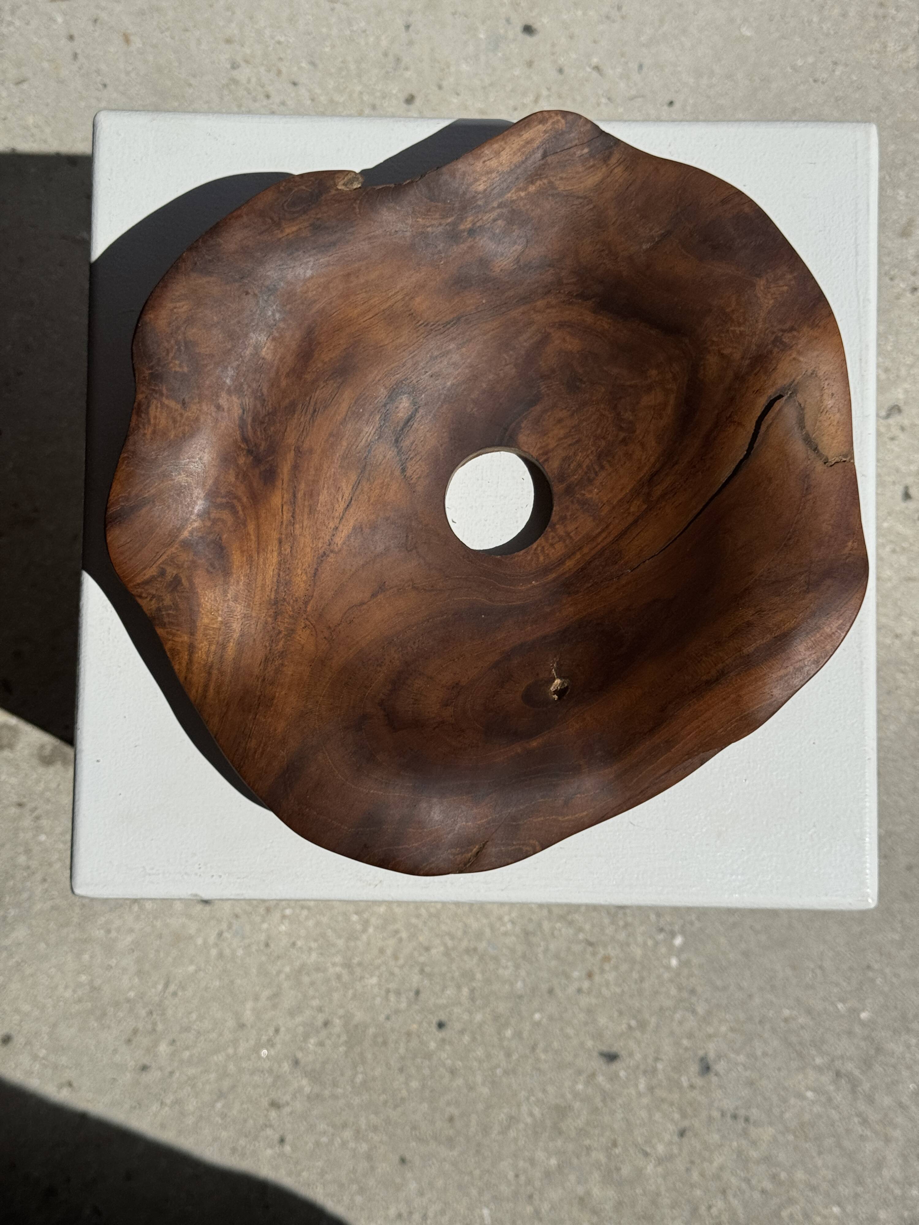 Small wavy flat leaf pendant in teak D:30