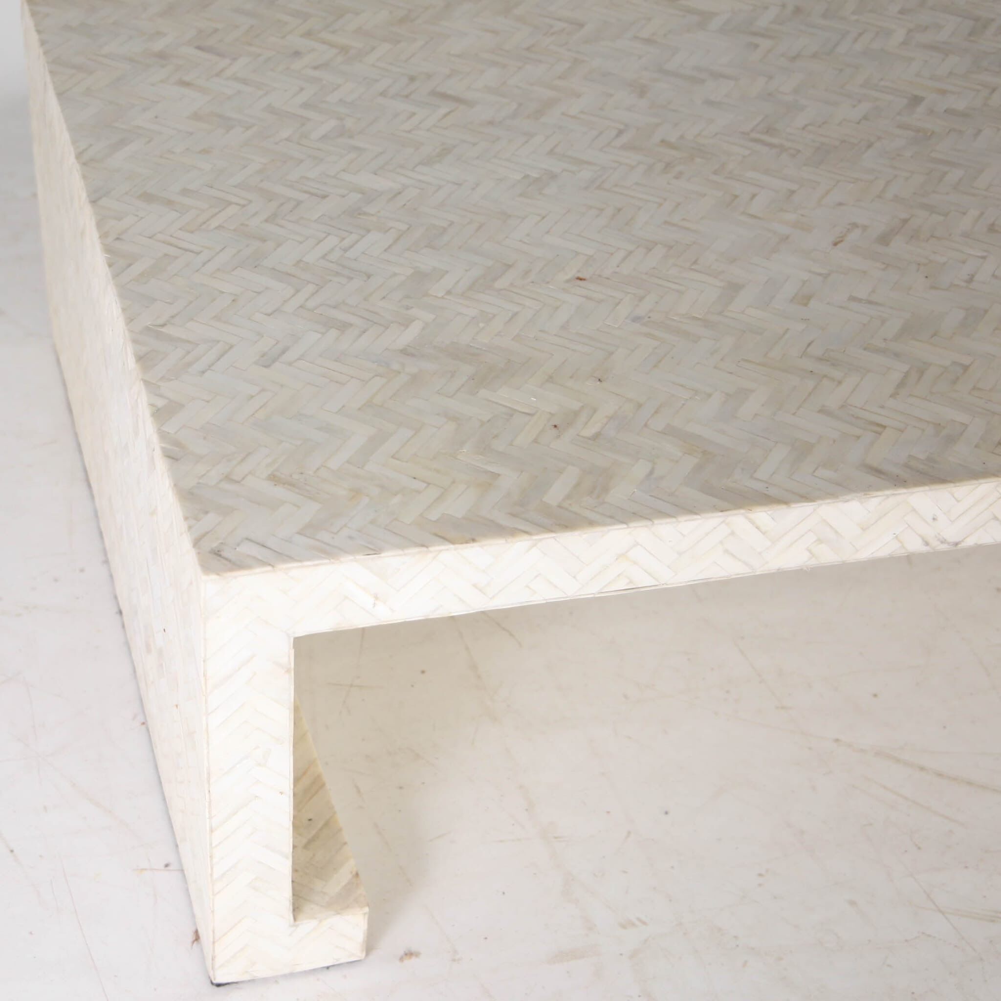 Coffee table in bone.