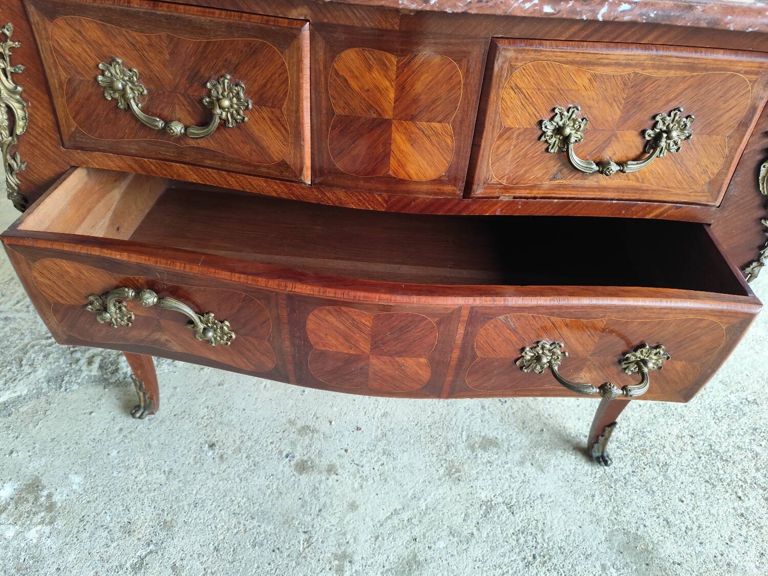 Inlaid chest of drawers
