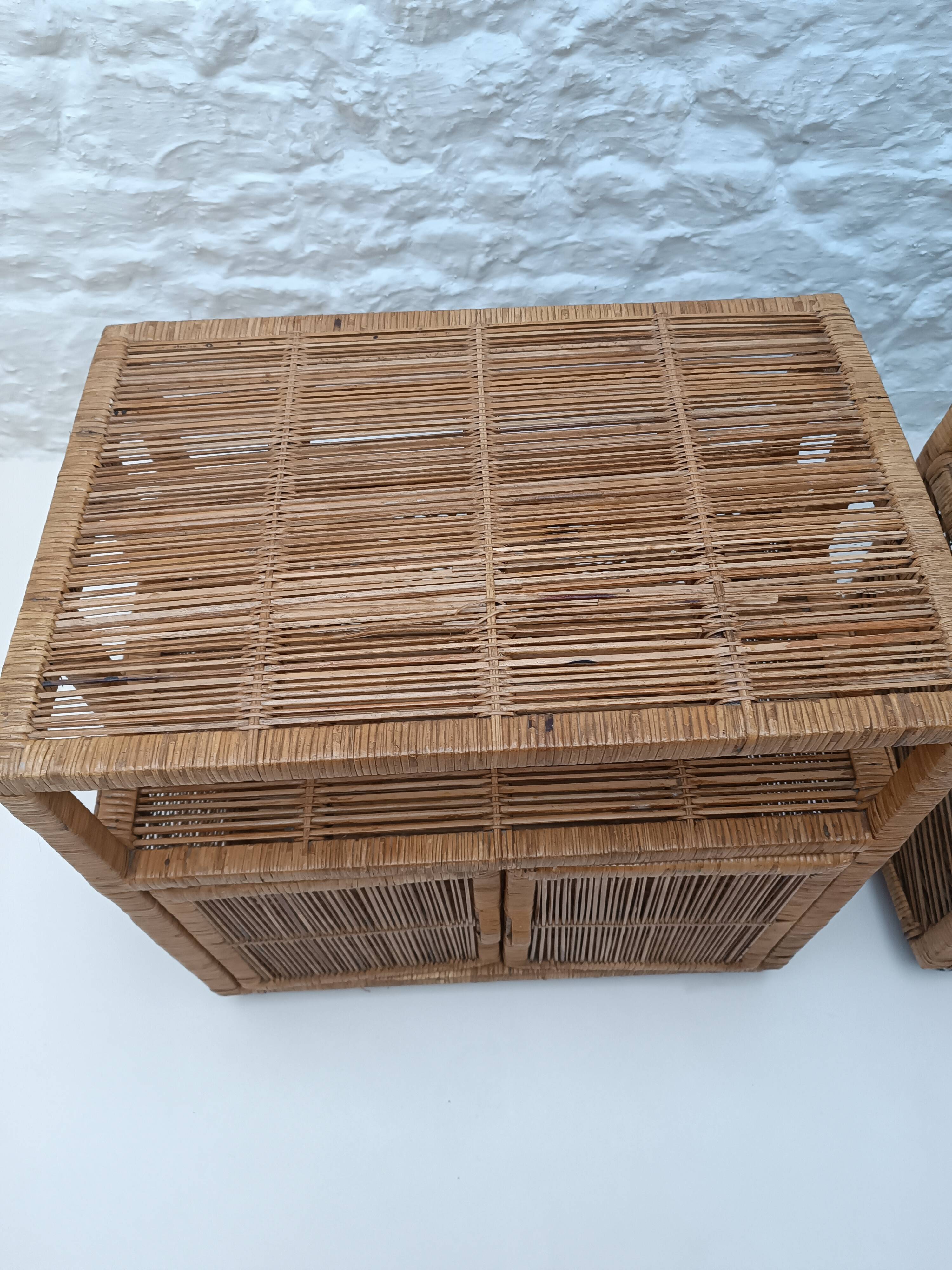 Paire de buffets en rotin vintage (Buri ) sur roulettes