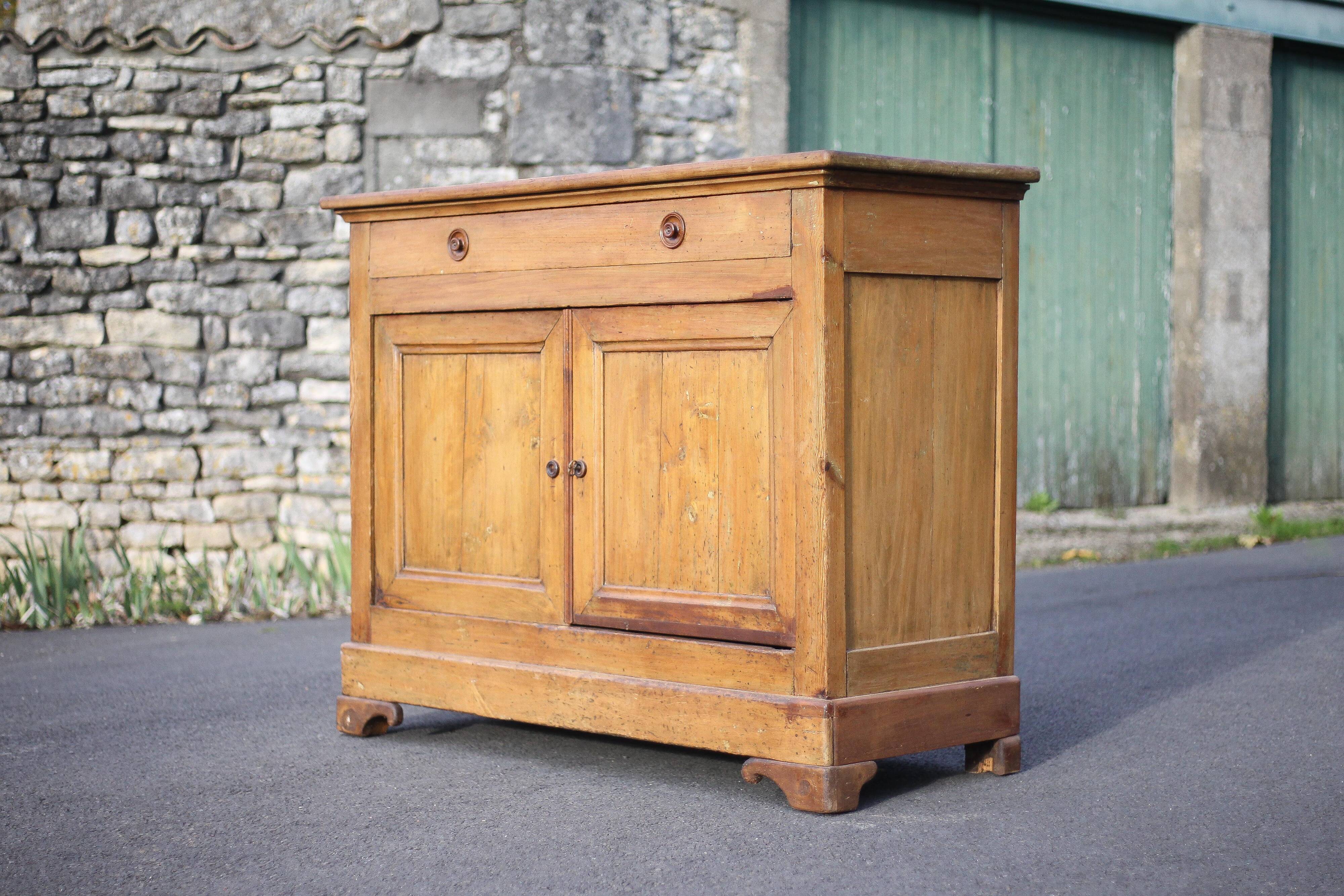 Low wooden sideboard, chest, storage unit, interior decoration Measurement: Length 140 cm. Height