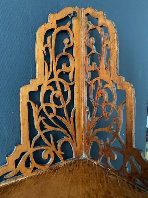 Old wall corner shelf in cut wood from the 1900s