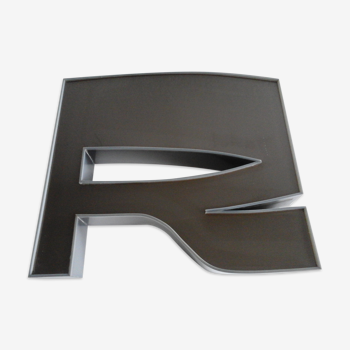 Vintage "R" sign letter