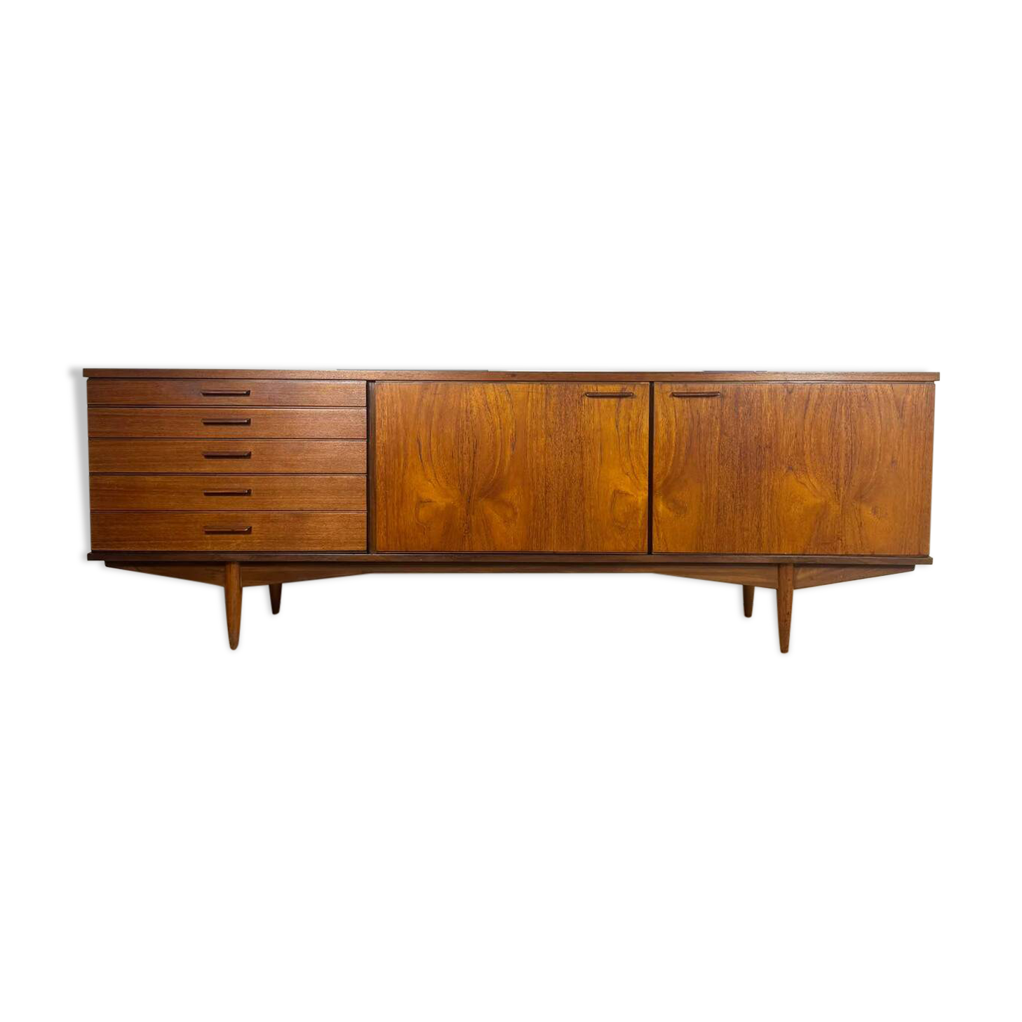 Vintage teak sideboard – Timeless mid-century sideboard