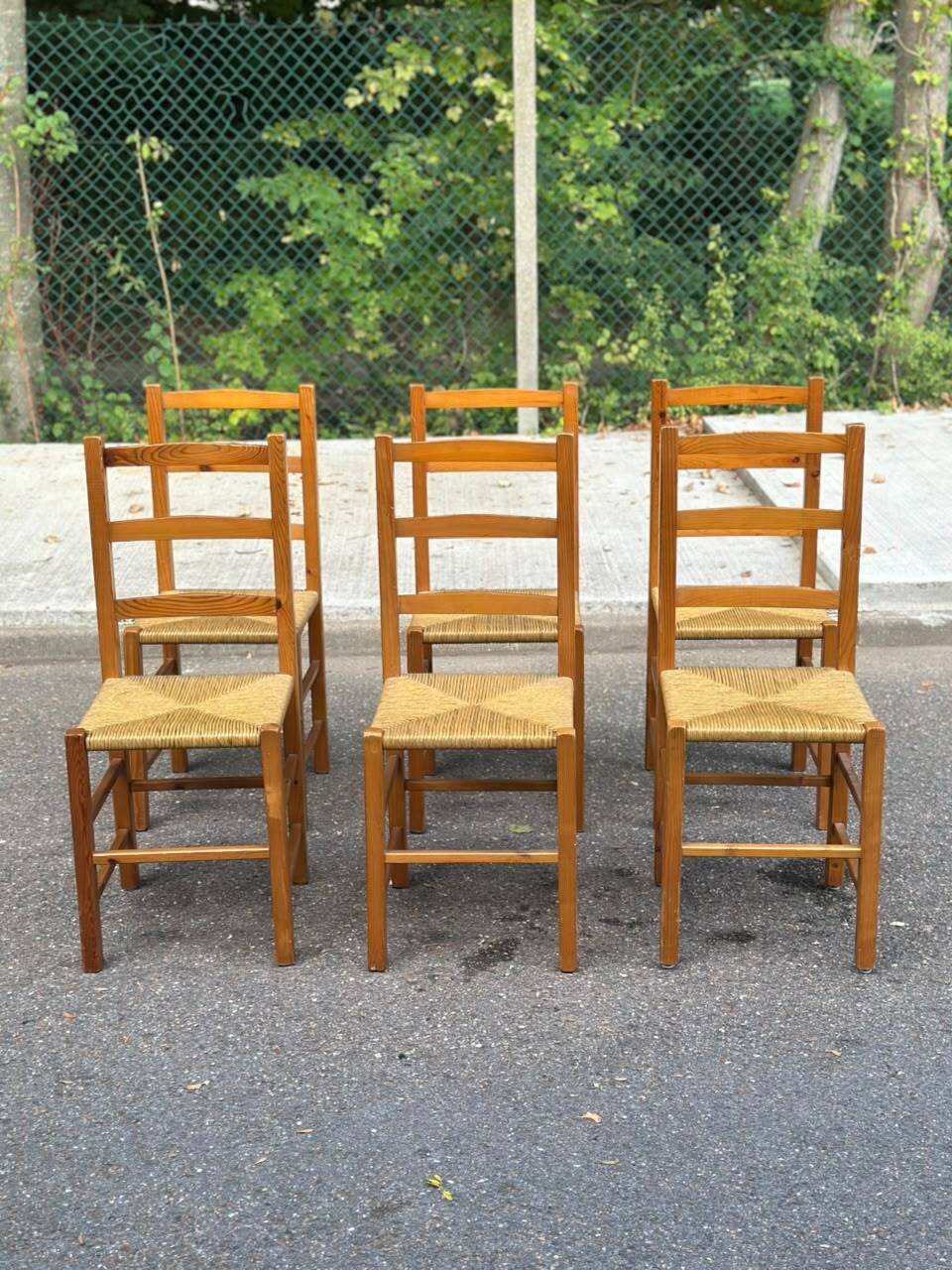 Set of 6 brutalist style chairs in solid pine and woven straw from the 1970s.