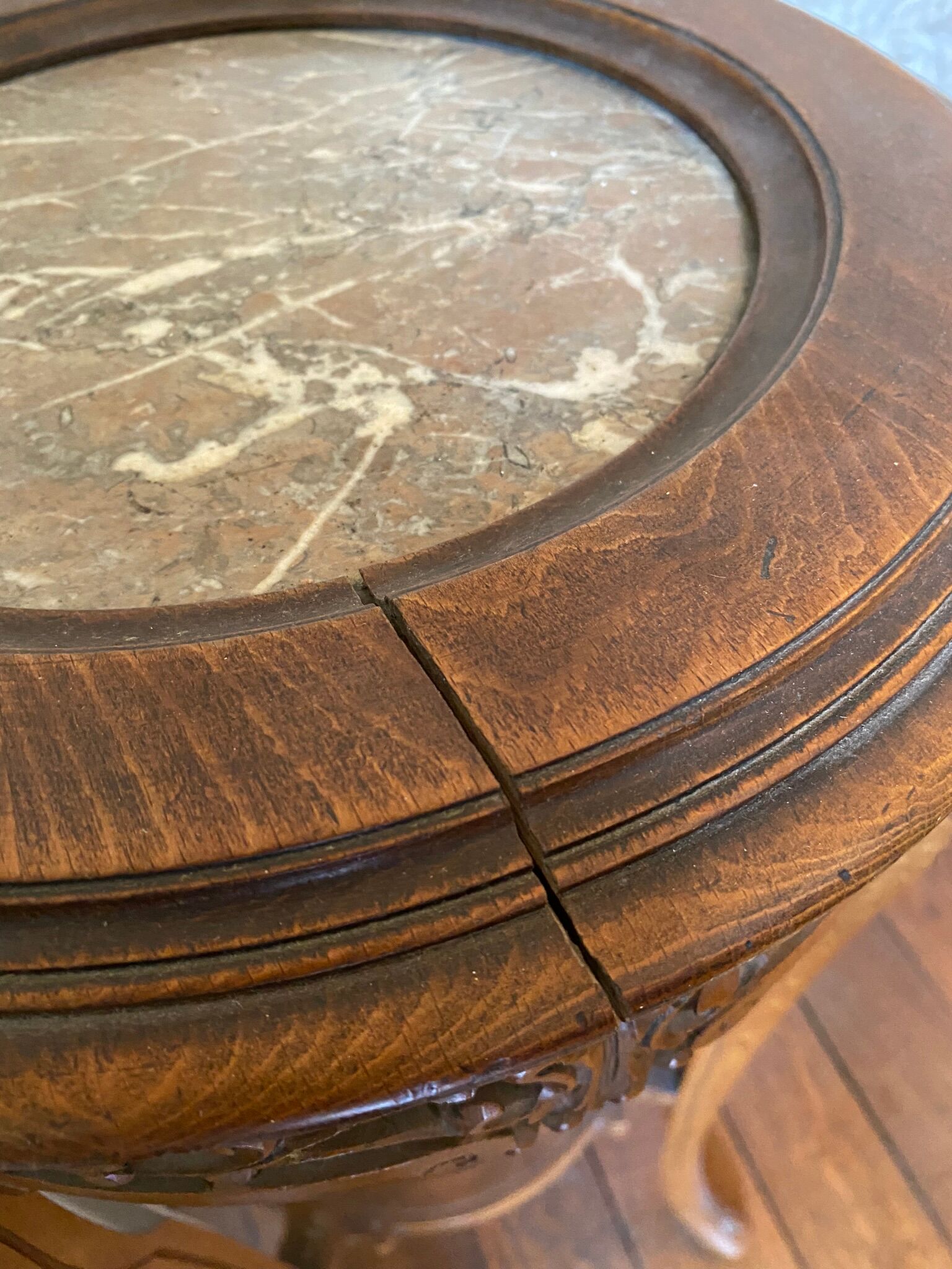 Fifth wheel / Carved wooden plant door with double top - brown marble around 1900
