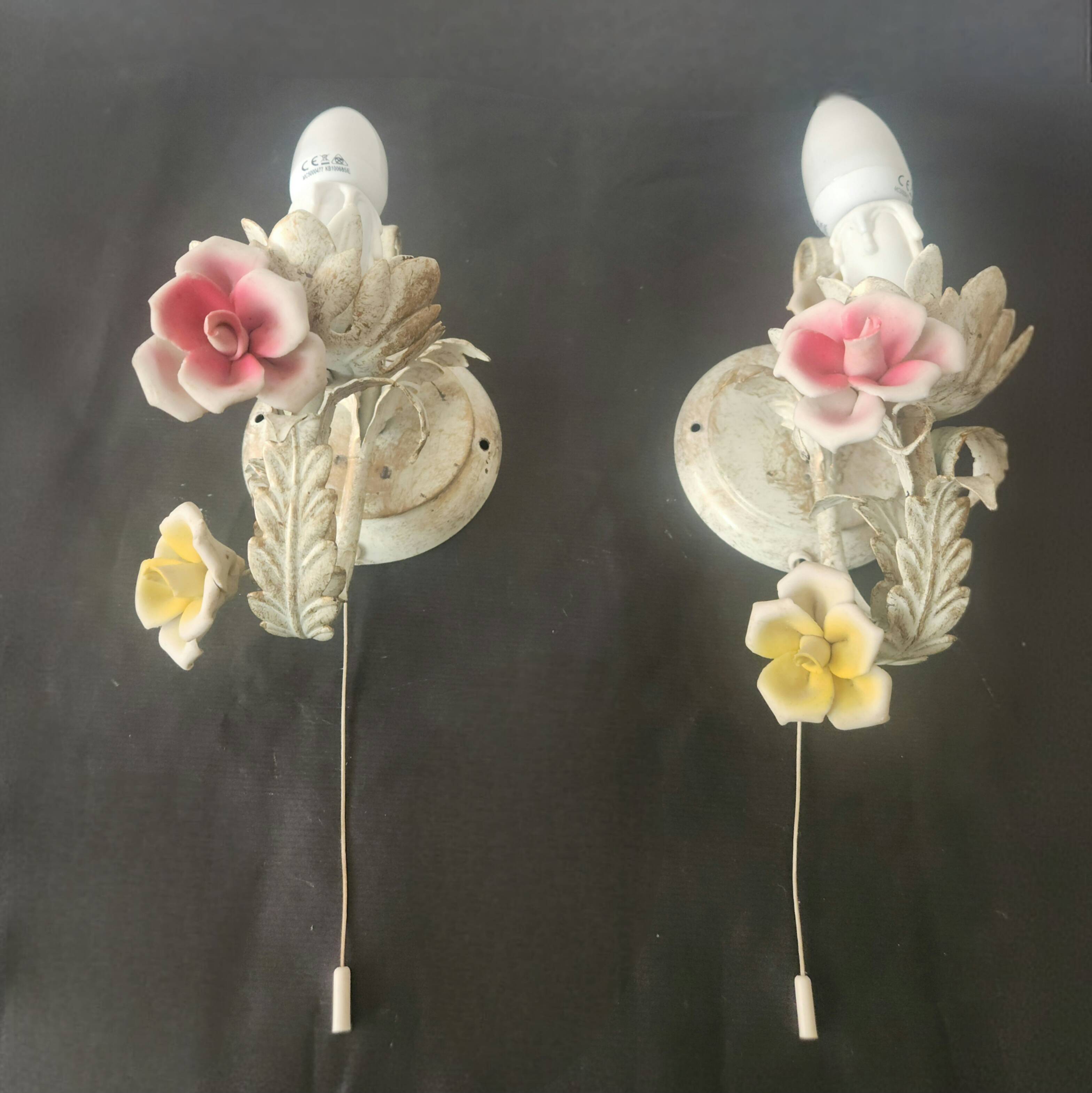 Set von 2 Shabby Chic Wandlampen Tole Schmiedeeisen Porzellan Rosen Blumen