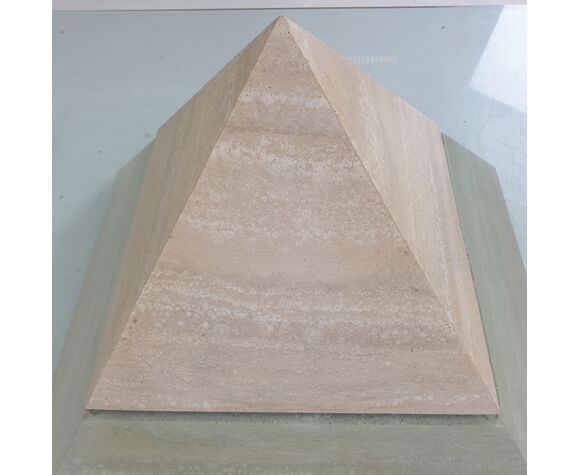 Table basse pyramidale en travertin italien, années 1980
