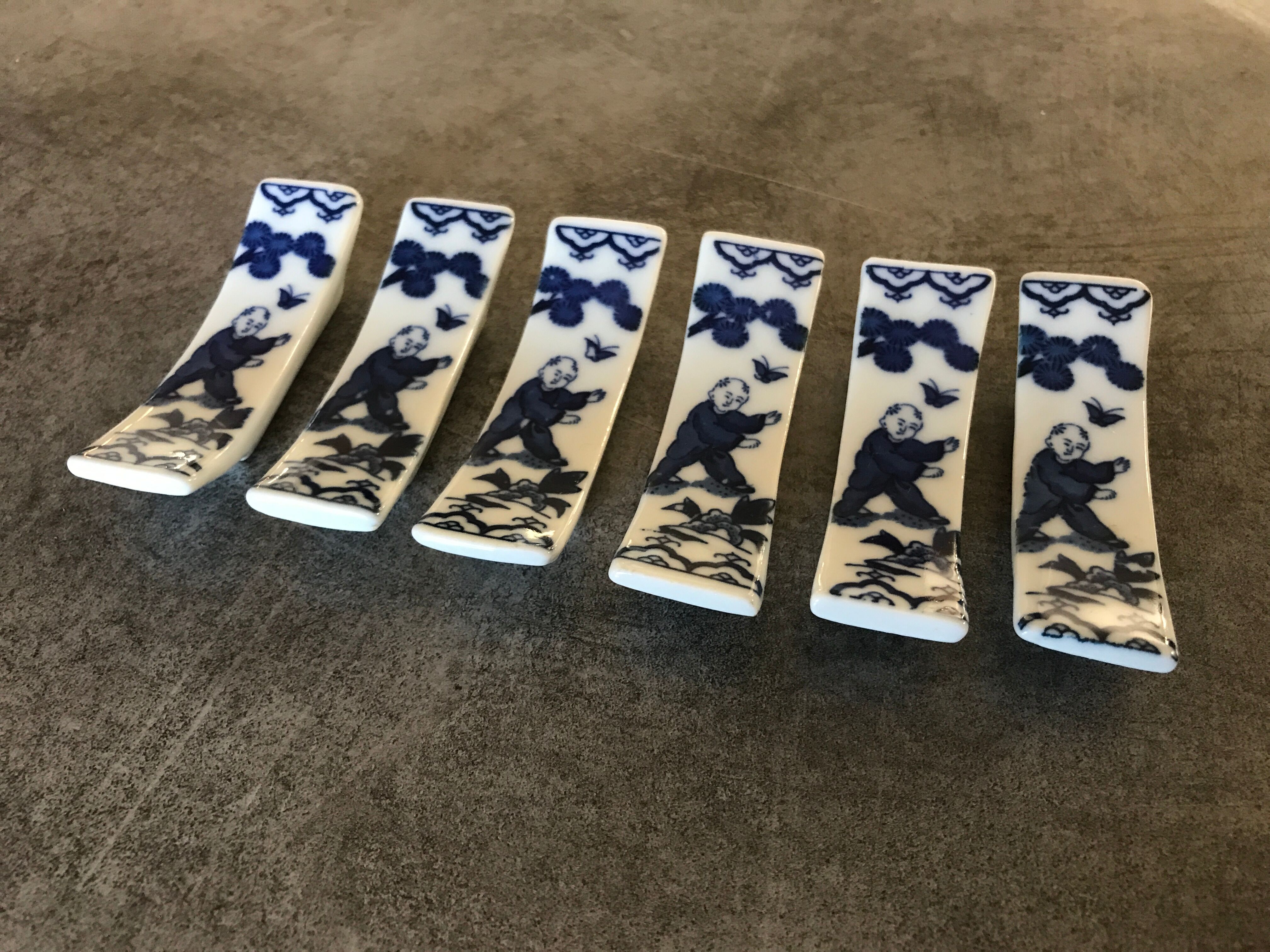 Set of 6 knife holders in asian porcelain
