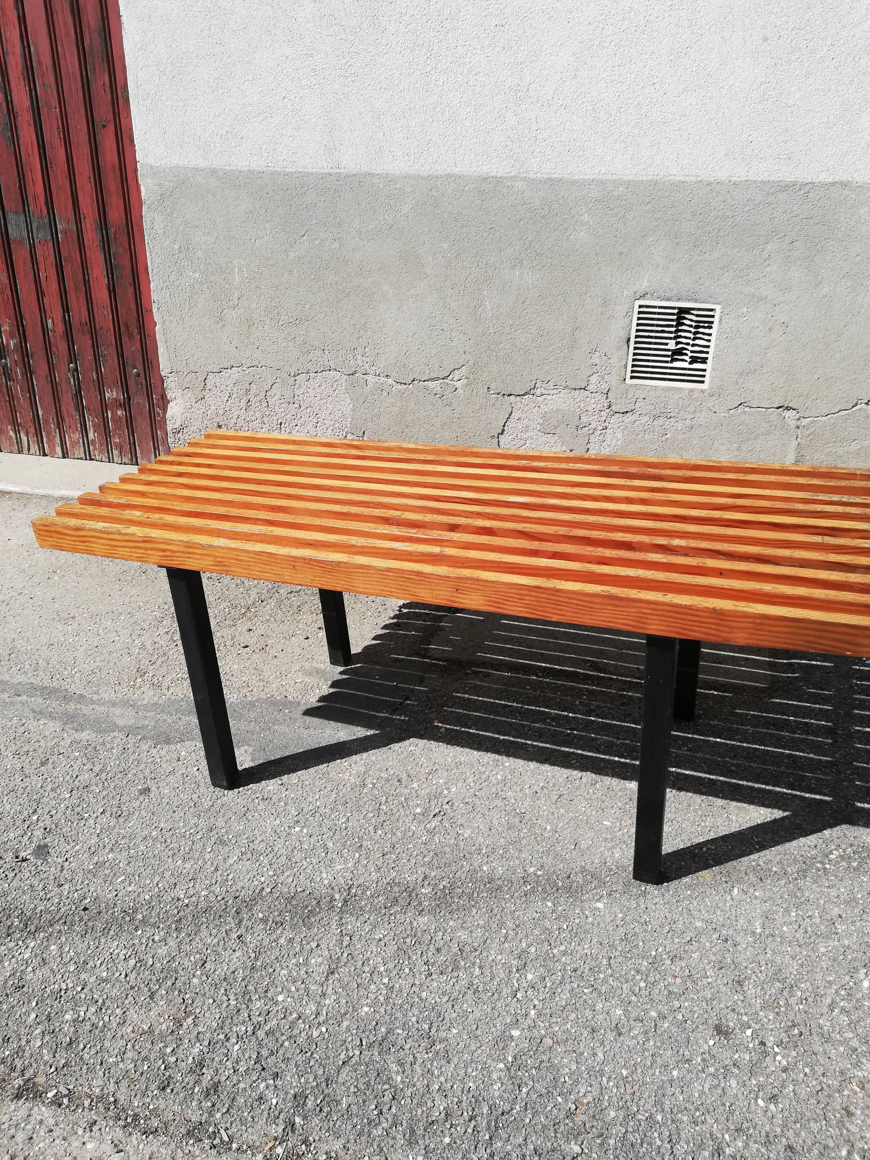 Banc vintage métal et lattes de bois