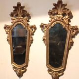 Ancienne paire de miroirs en bois sculpté et doré