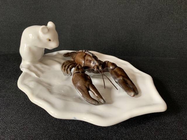 Mouse figurine plate in white enameled ceramic, signed