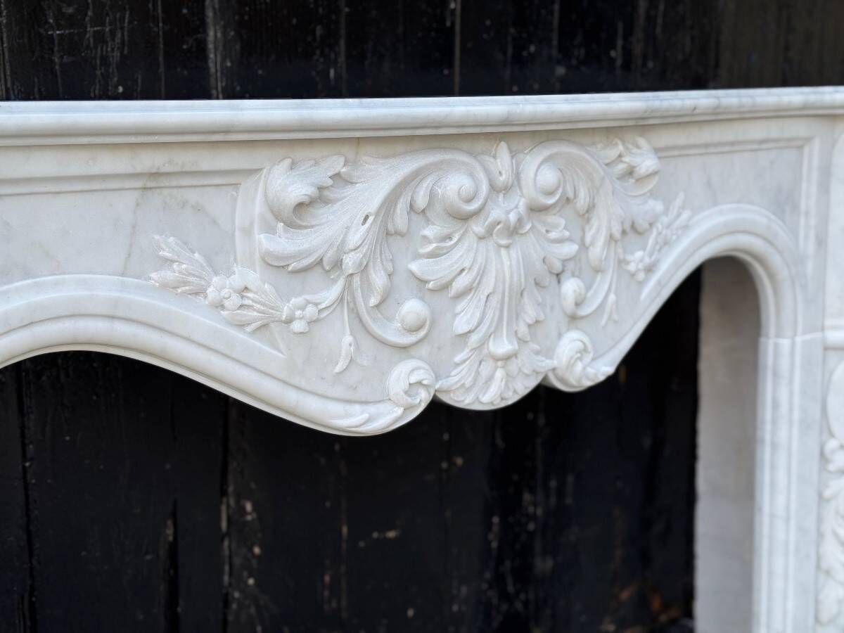 Cheminée De Style Louis XV En Marbre De Carrare, Vers 1980
