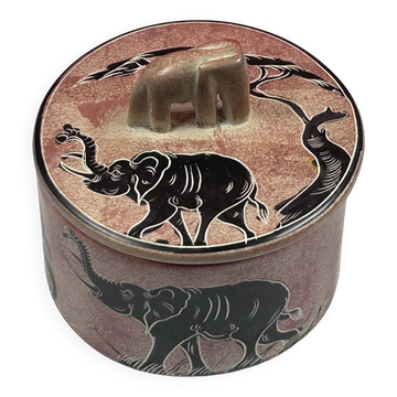 Boîte, vide poche, bonbonnière en stéatite à décor d'éléphants 9,5 x 9 cm