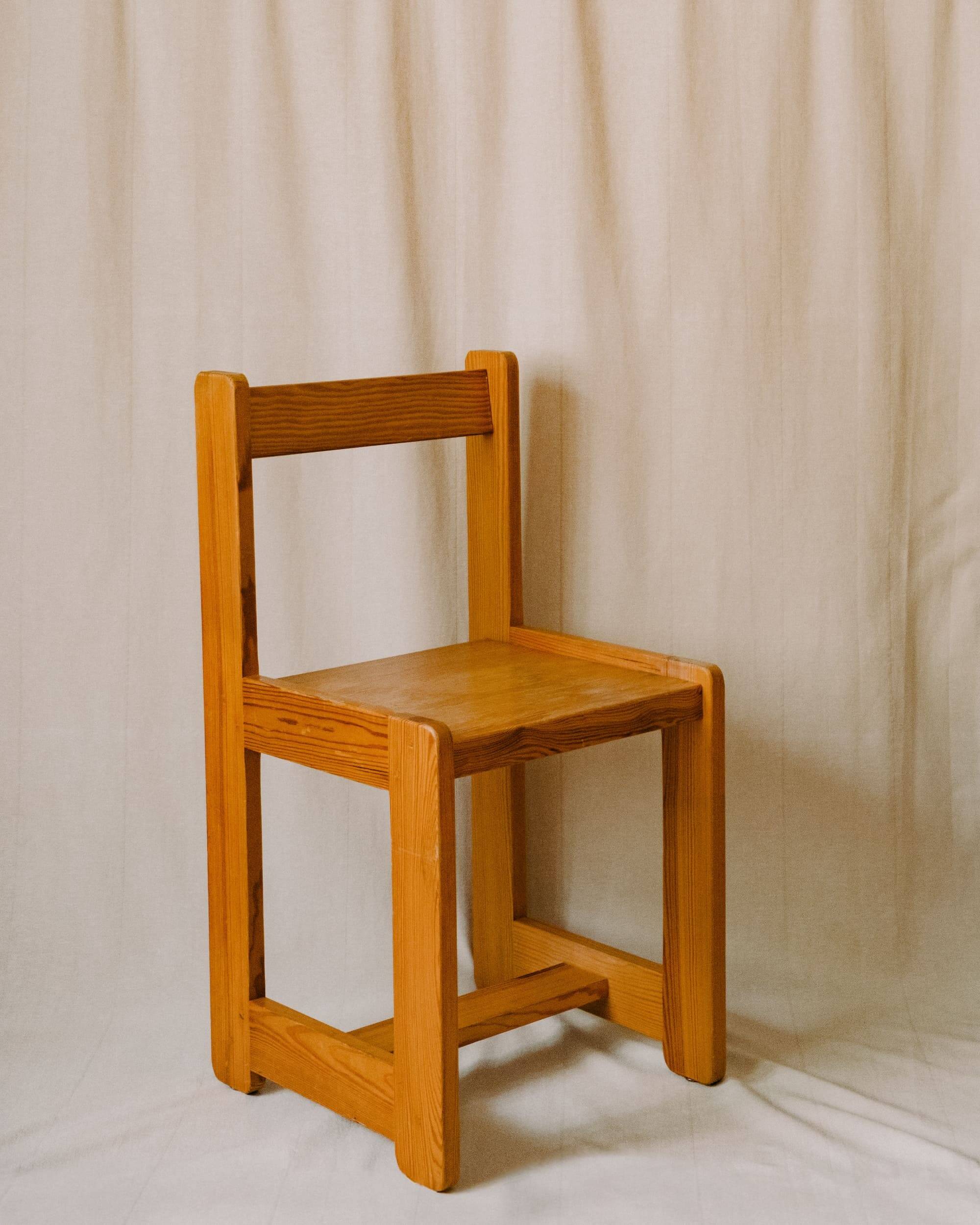 Cubist chair in solid pine - Brutalist style, 1970s