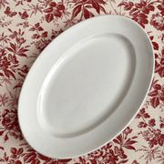 Plat ovale blanc en terre de fer Creil et Montereau fin XIXe