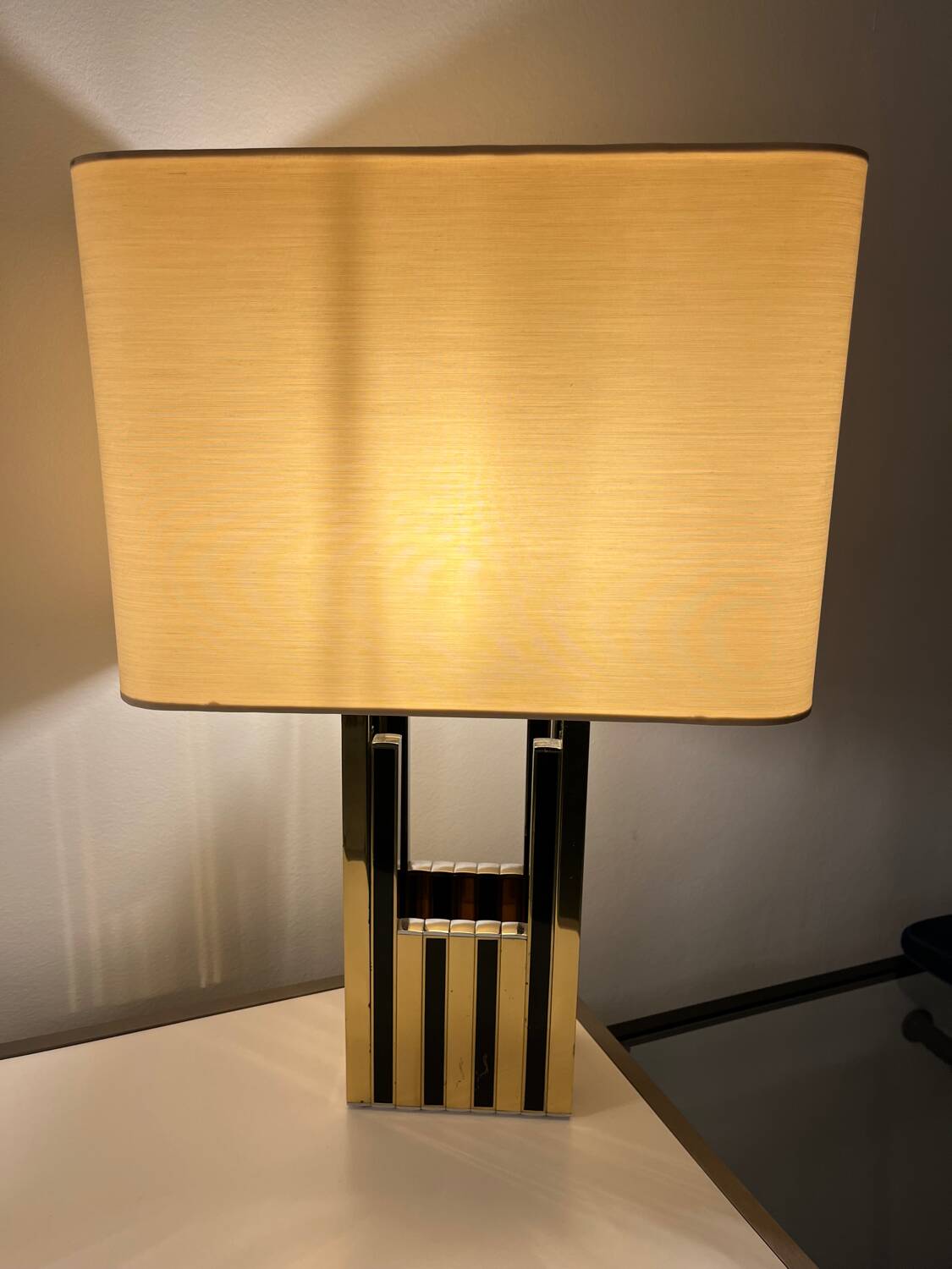 Lampe en laiton doré et noir années 70