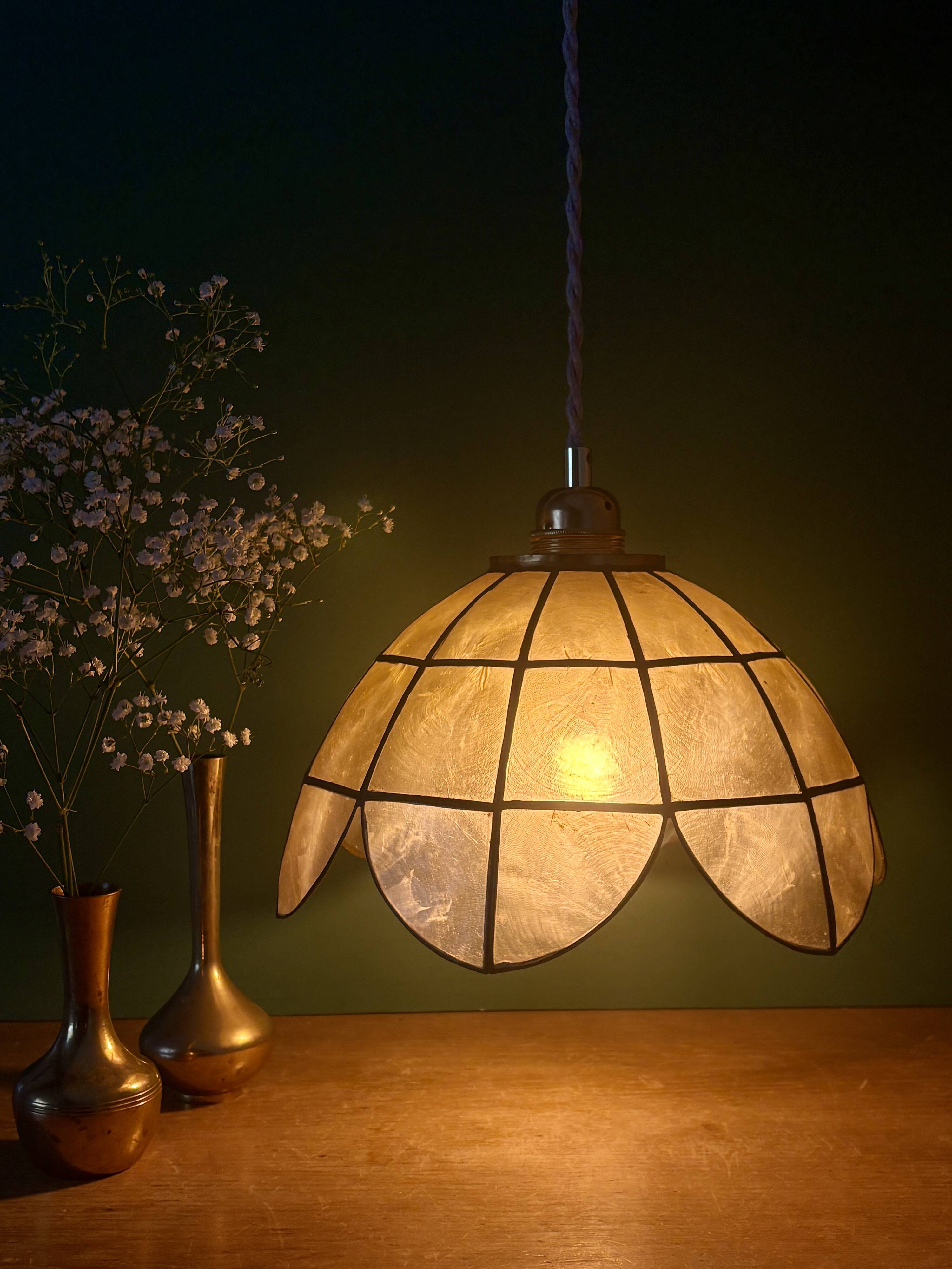 Vintage pendant light in mother-of-pearl and brass