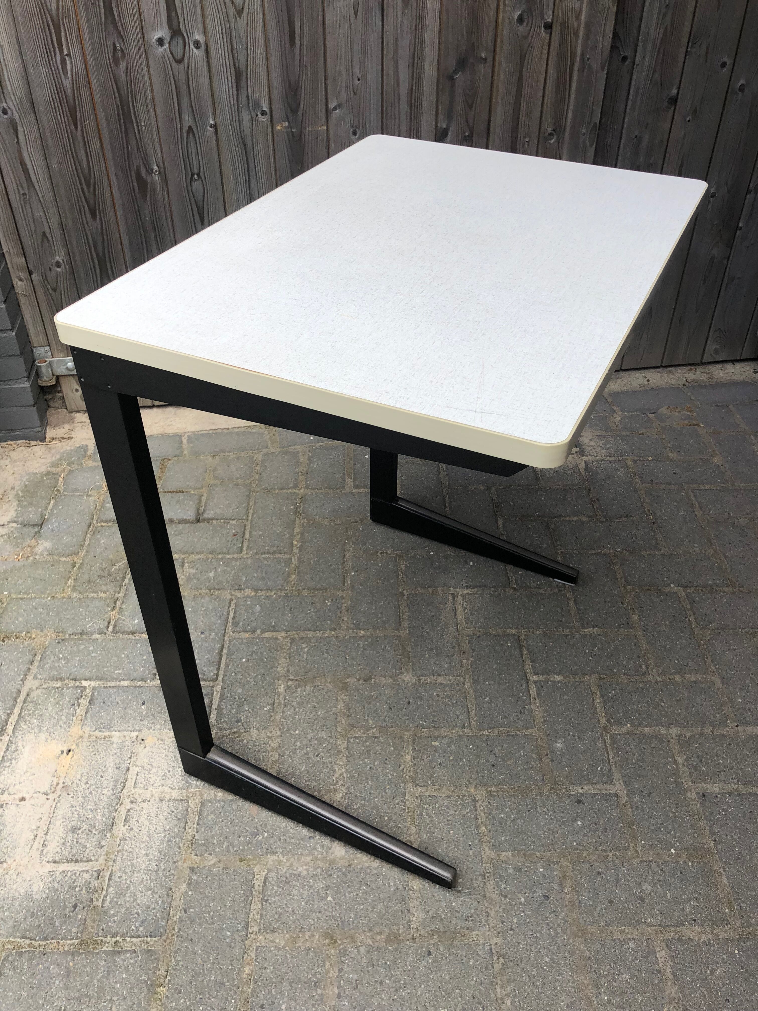 Desk and chair by Friso Kramer Ahrend de Cirkel Result